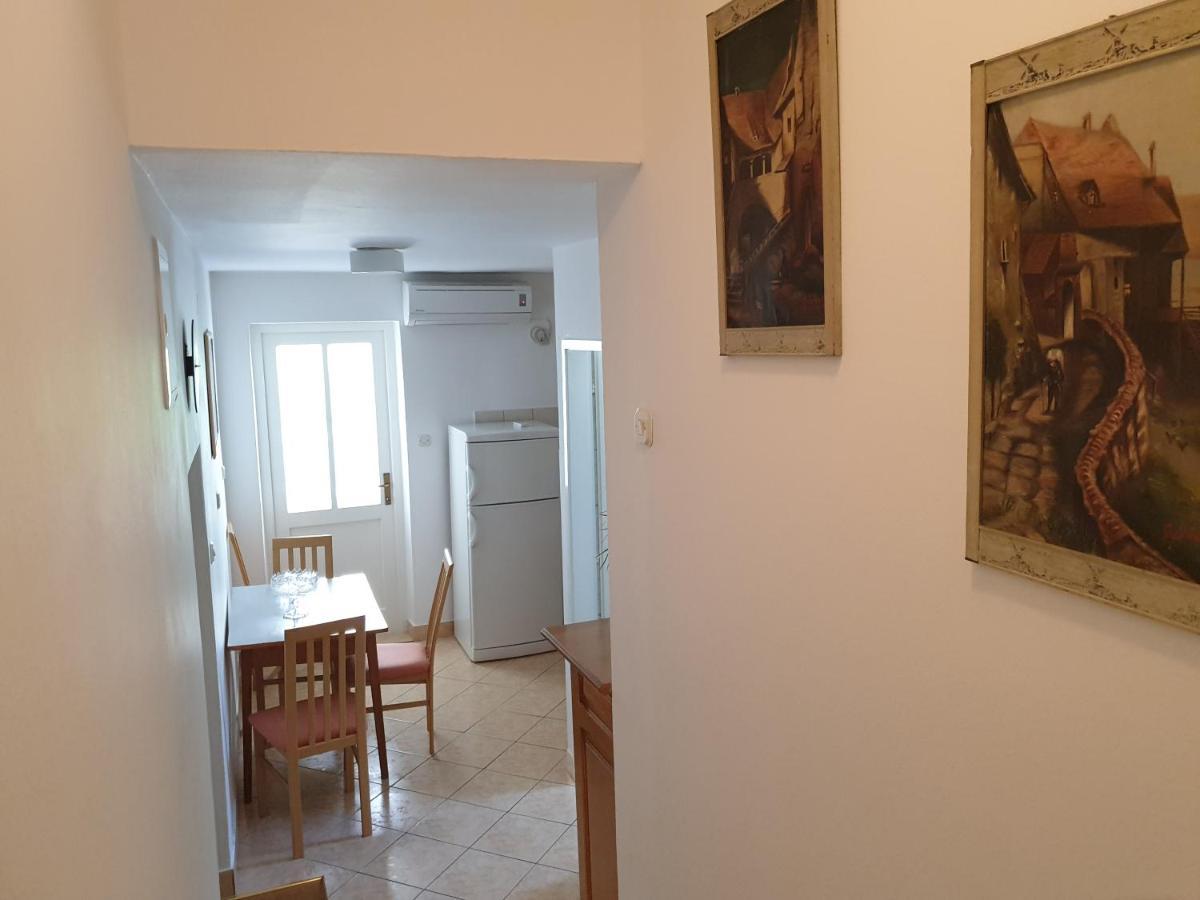 Apartmani I Sobe Jusic Раб Екстериор снимка